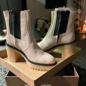 COPY - BNWT free people boots. Cream and brown.